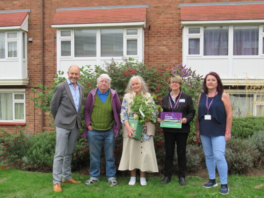 Eileen Best Communal Garden Winner Group Picture 2