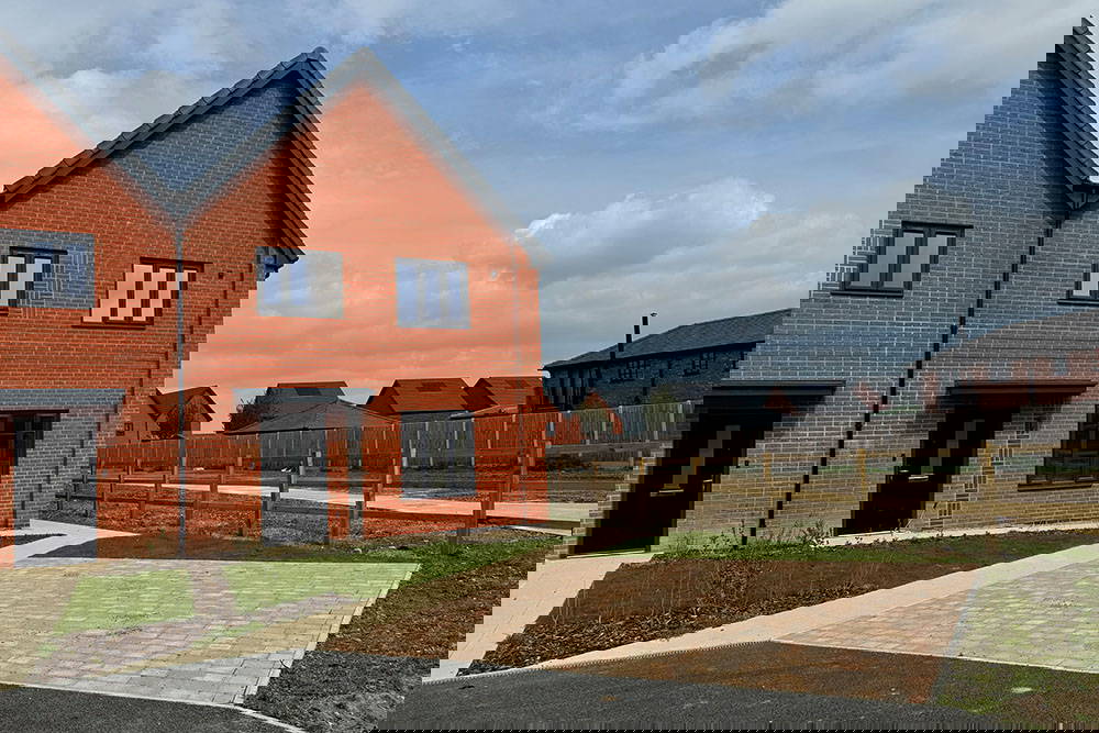 new build houses front view on London Road