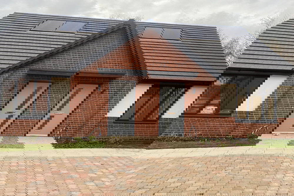 new build houses front view on London Road